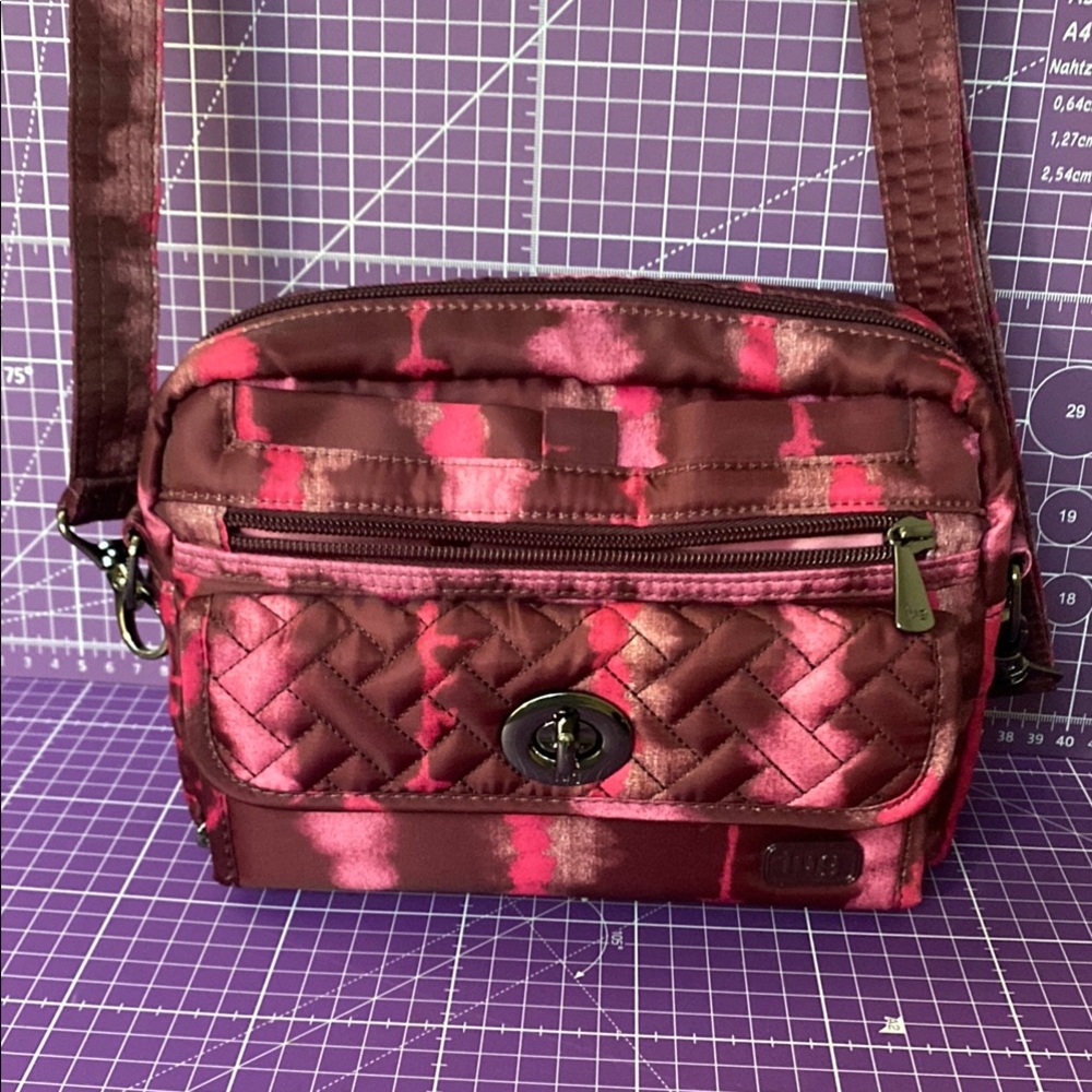 Lug Switch Convertible crossbody bag, Shibori wine color.